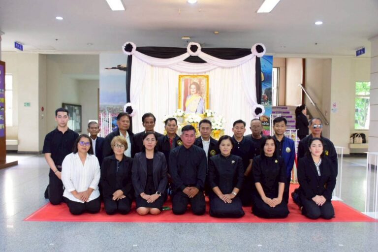 LINE_ALBUM_ร่วมลงนามถวายความอาลัยสมเด็จพระนางเจ_251028_10